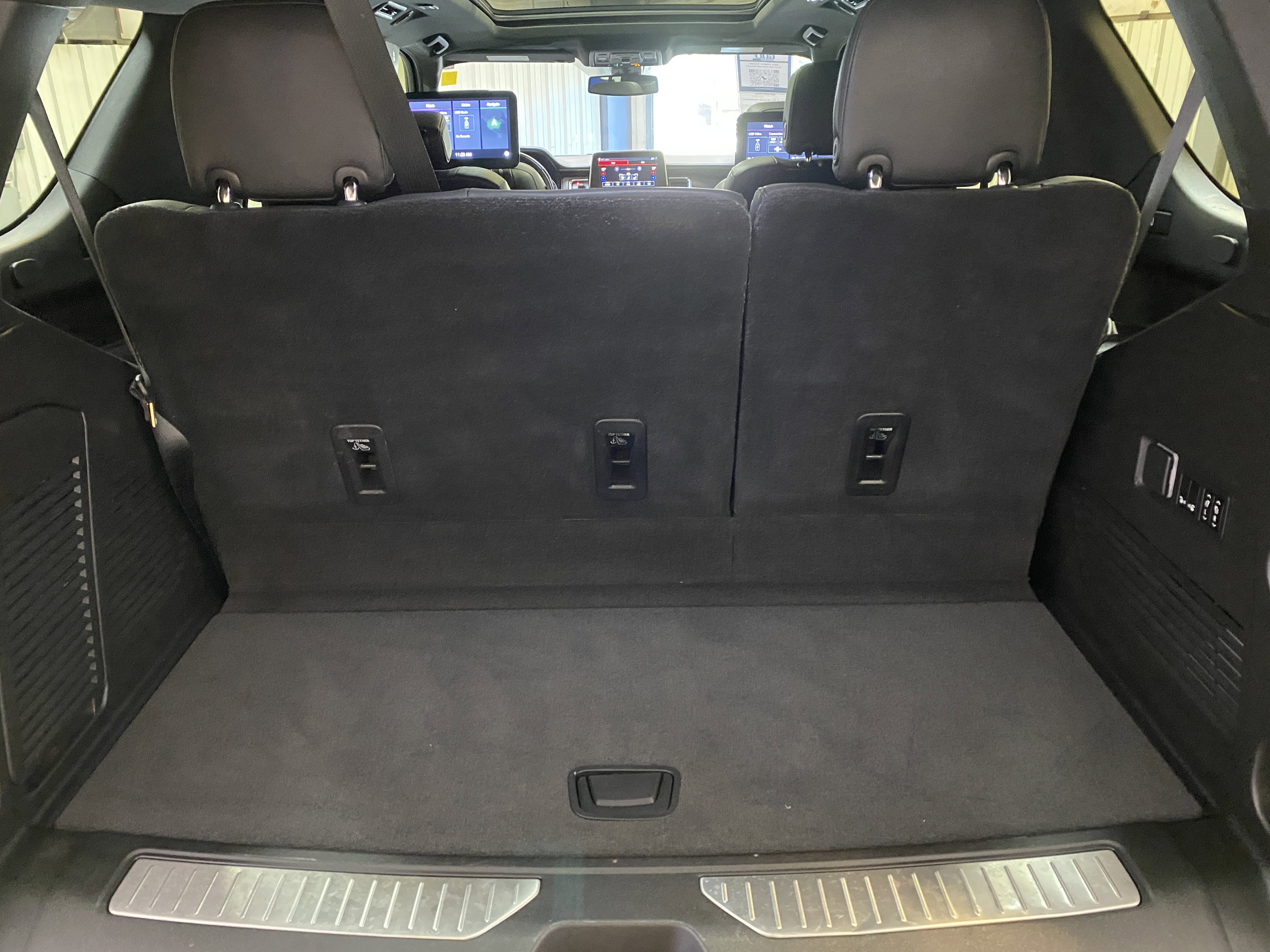 Used 2021 Chevrolet Tahoe Z71 w/ Luxury Package image 31