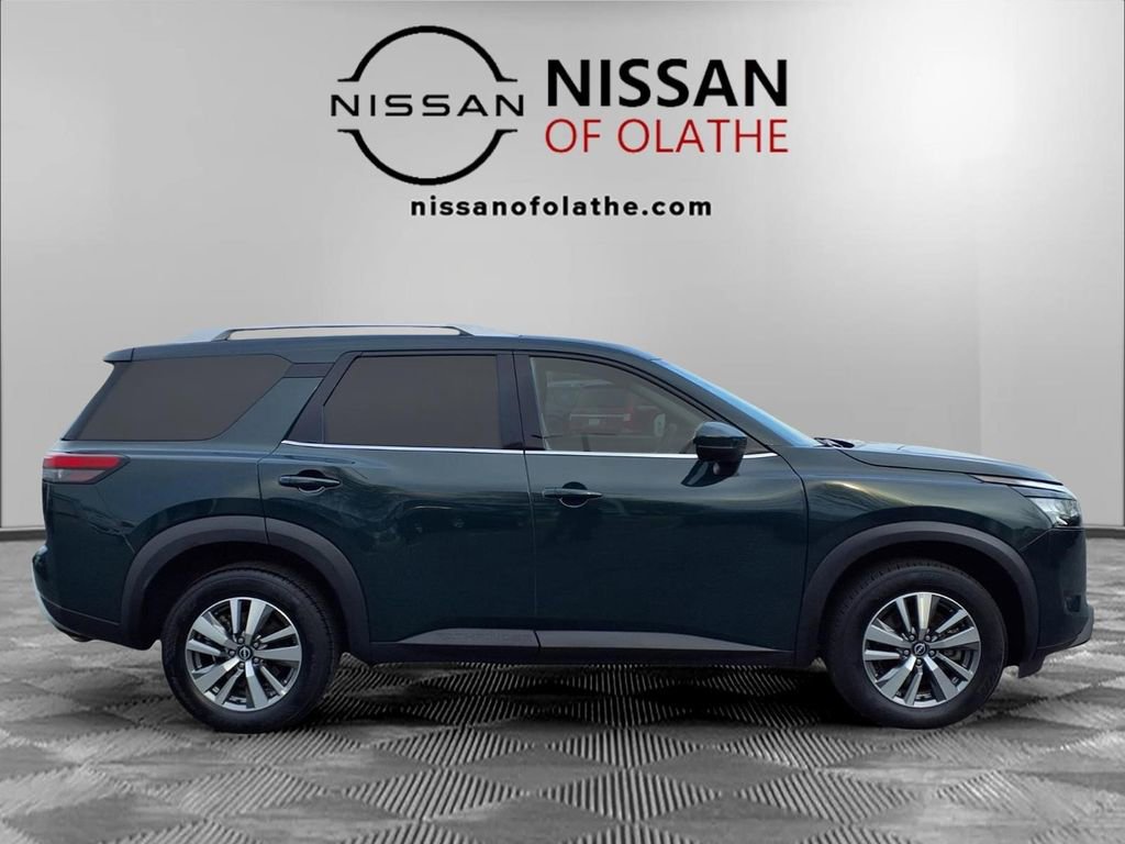 Certified 2025 Nissan Pathfinder SL image 28