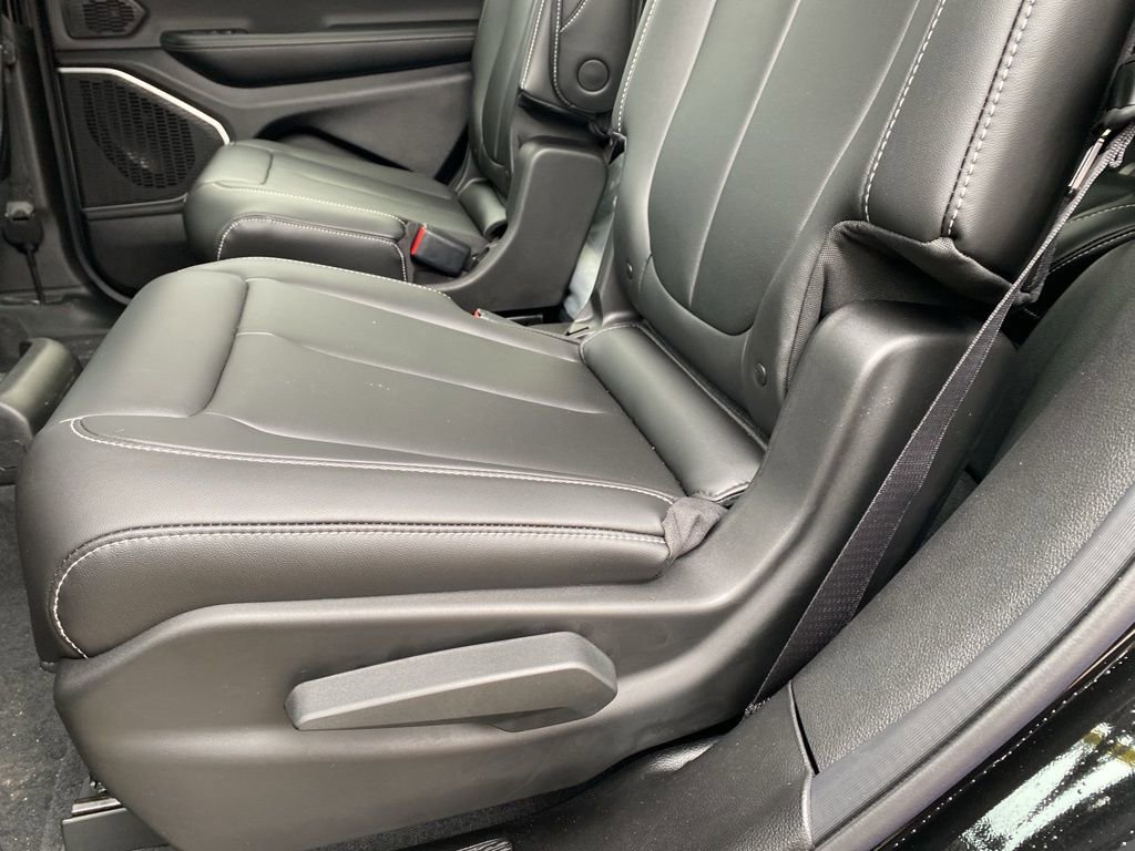 New 2026 Jeep Grand Cherokee L Limited w/ Limited Altitude Package AWD/4WD image 20