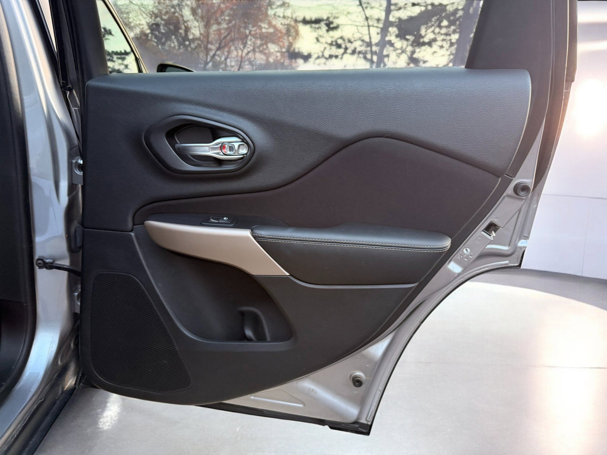 Used 2017 Jeep Cherokee Latitude w/ Cold Weather Group image 19