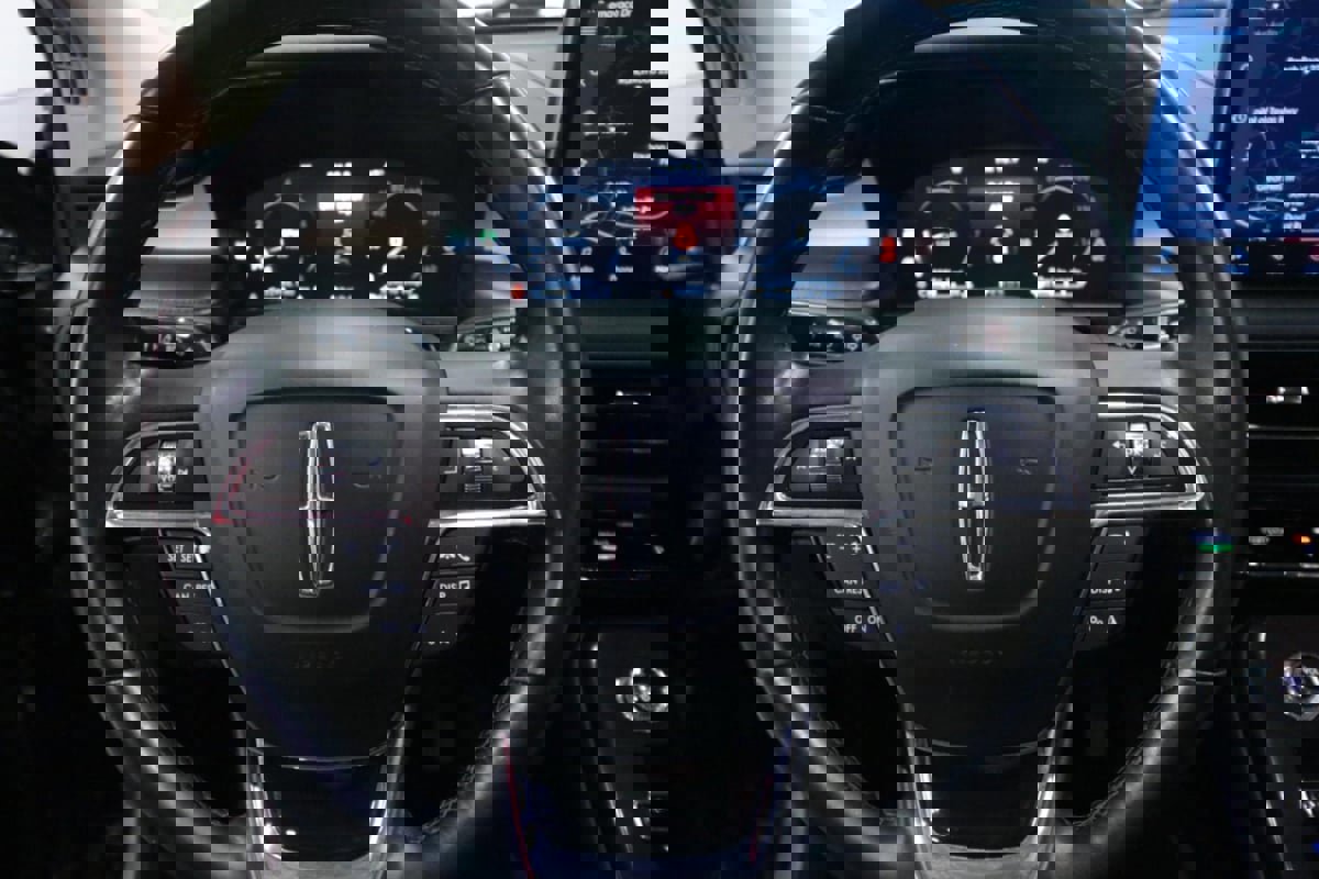 Used 2021 Lincoln Nautilus FWD w/ Equipment Group 101A image 18