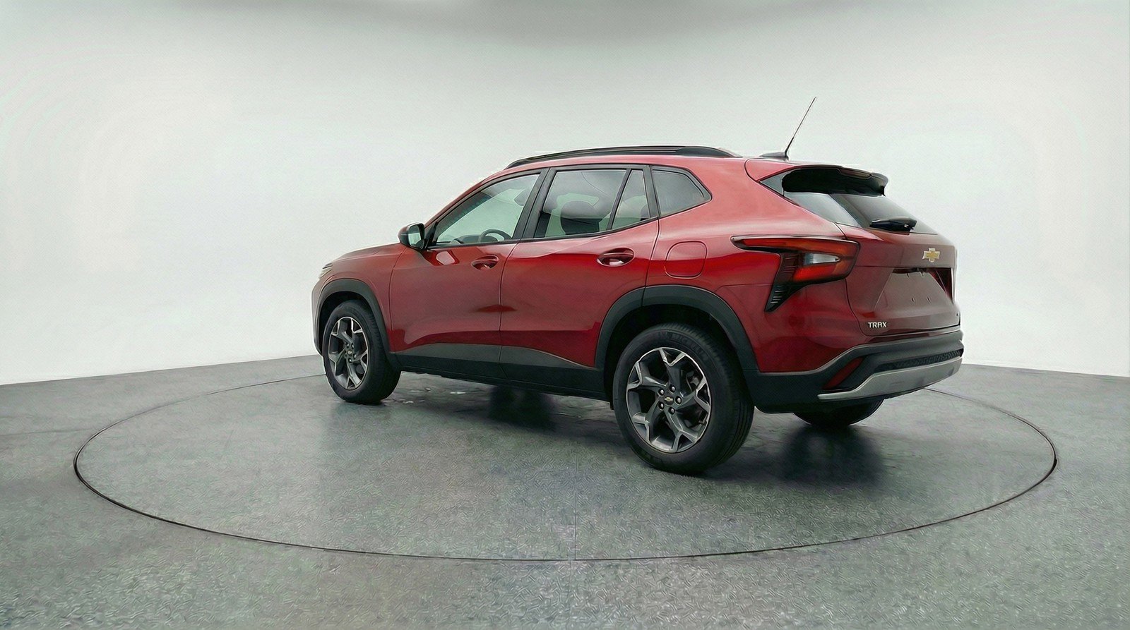 Used 2025 Chevrolet Trax LT FWD image 6