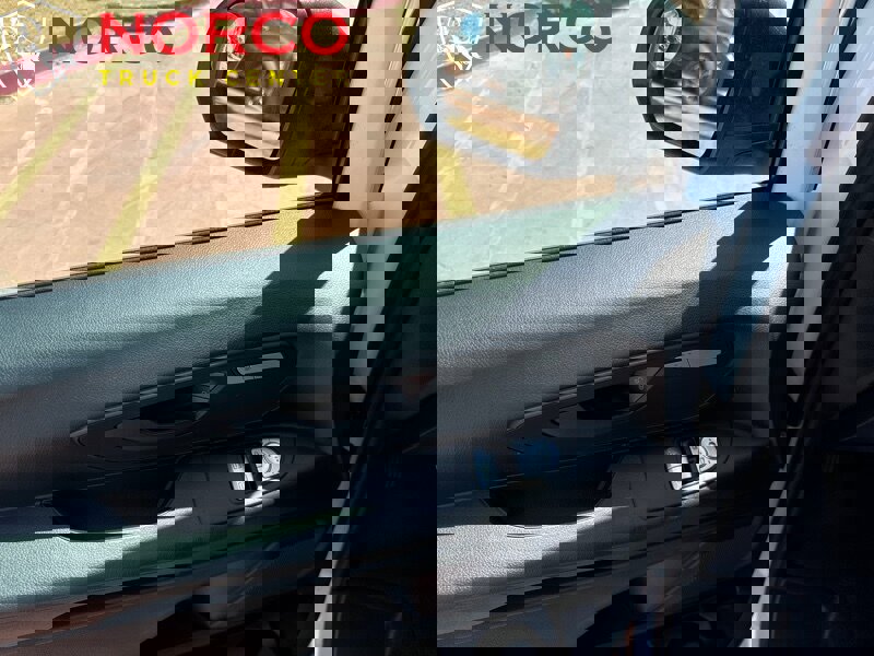 Used 2022 Mercedes-Benz Metris image 17