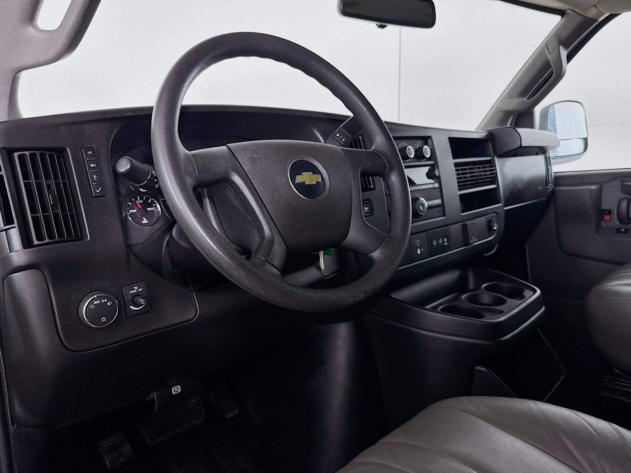 Used 2022 Chevrolet Express 2500 Work Van image 18