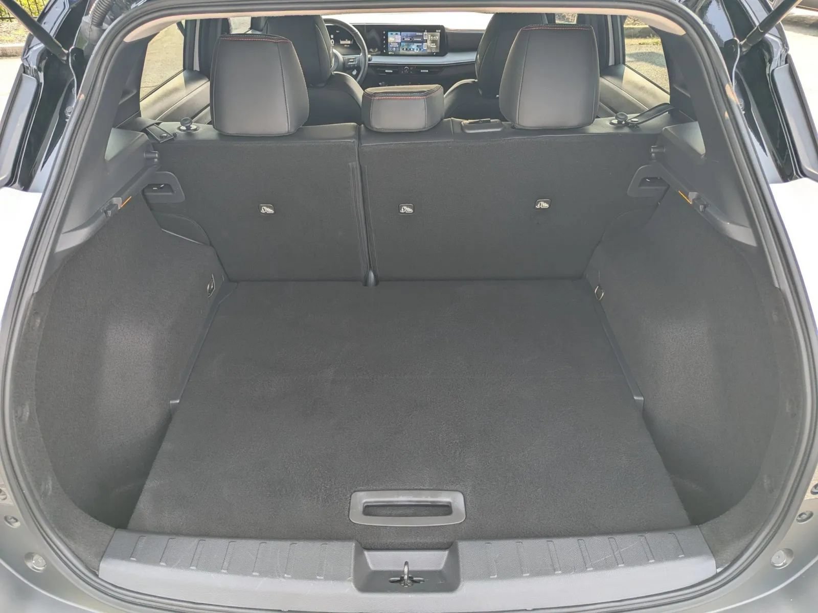 Used 2025 Nissan Kicks SR w/ SR Premium Package FWD image 16