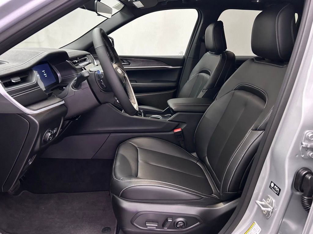 New 2025 Jeep Grand Cherokee Limited w/ Black Appearance Package image 15