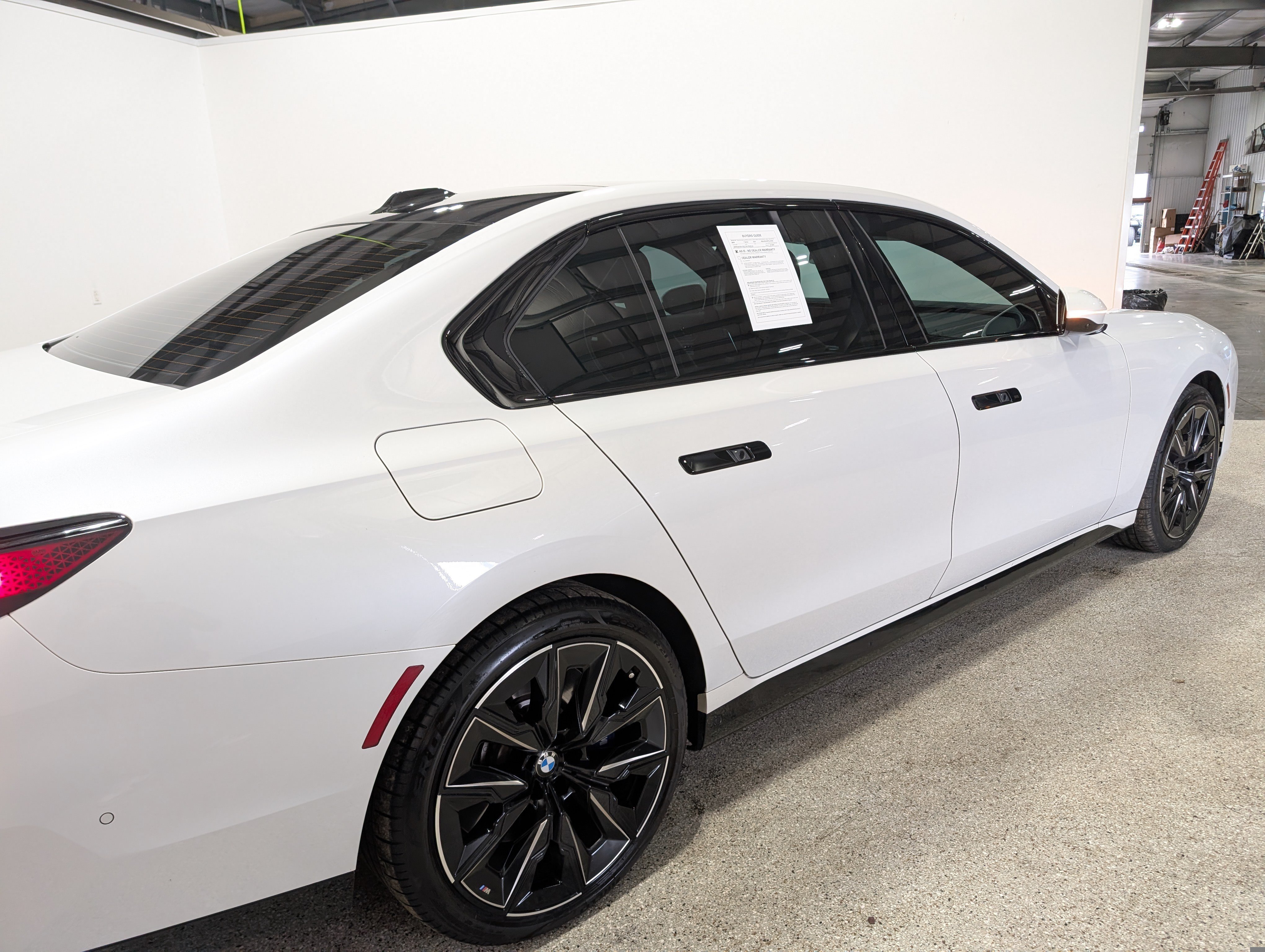 Used 2023 BMW 760i xDrive w/ Executive Package AWD/4WD image 3