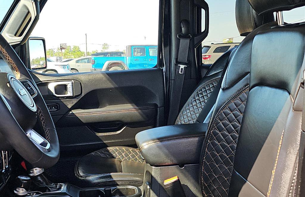 Used 2023 Jeep Wrangler Unlimited Sahara AWD/4WD image 7