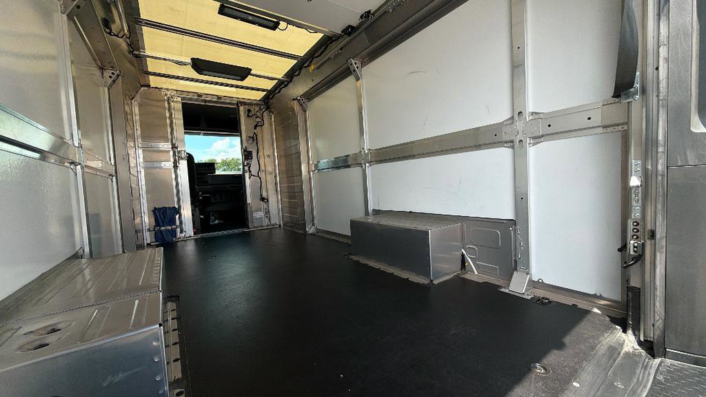 Used 2024 Chevrolet Brightdrop 600 w/ Commercial Equipment Package AWD/4WD image 28