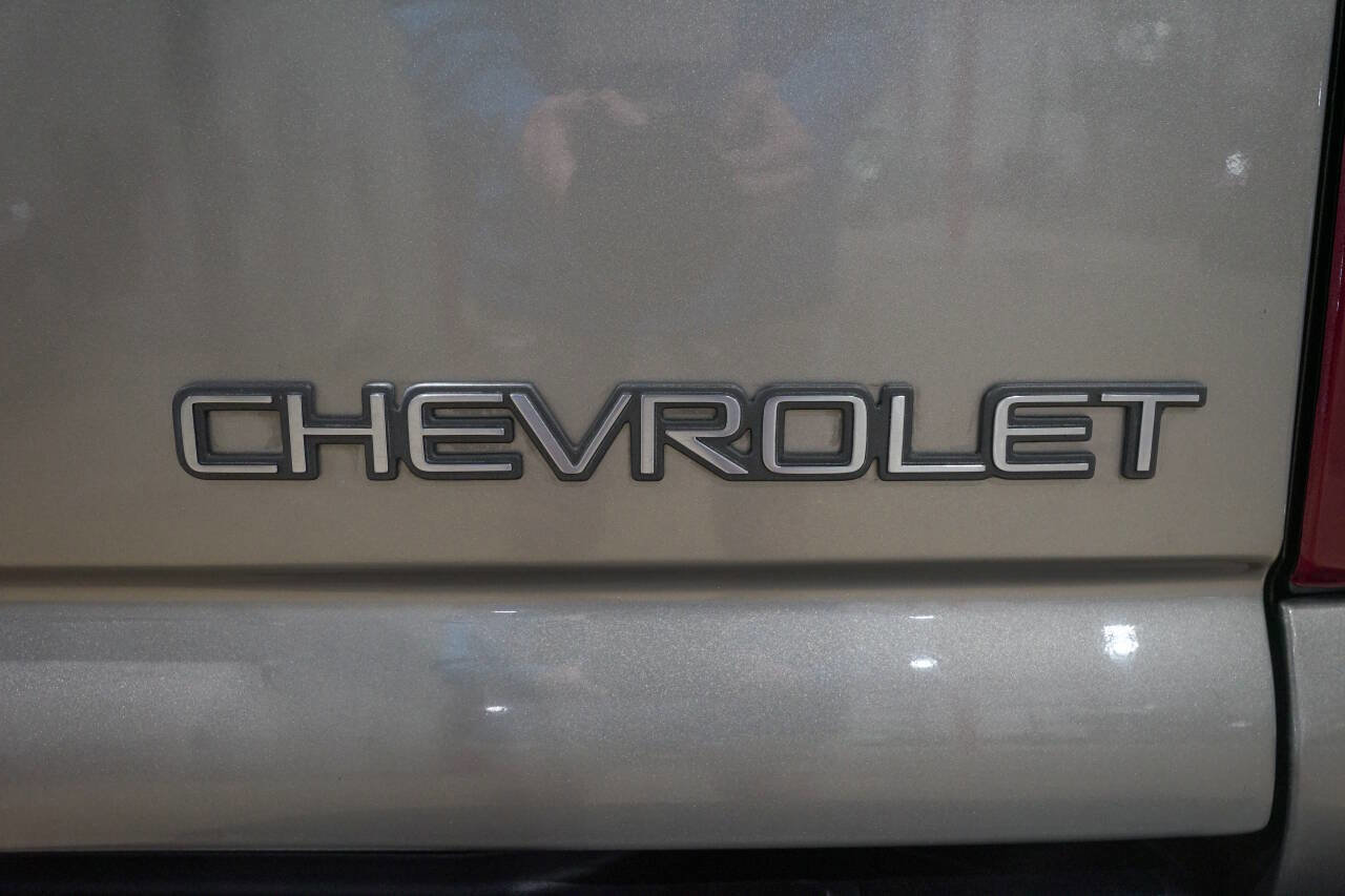 Used 2003 Chevrolet Tahoe LT AWD/4WD image 25