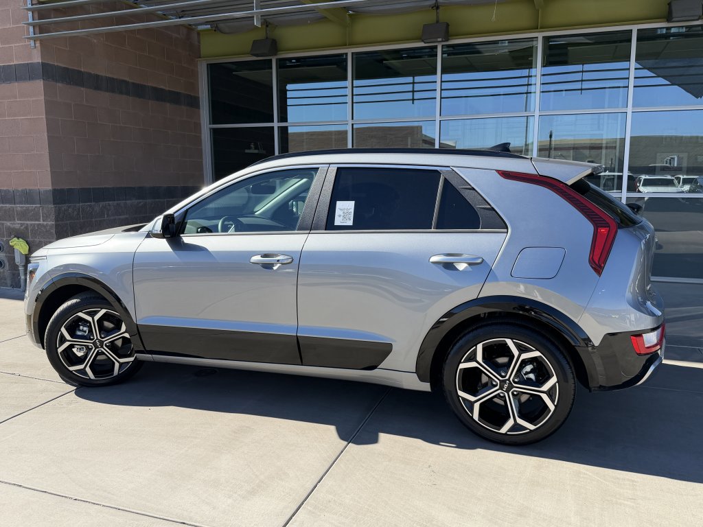Used 2023 Kia Niro EX Touring image 5