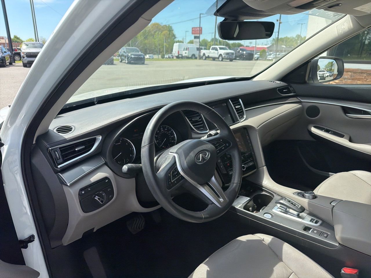 Used 2023 INFINITI QX50 Luxe image 4