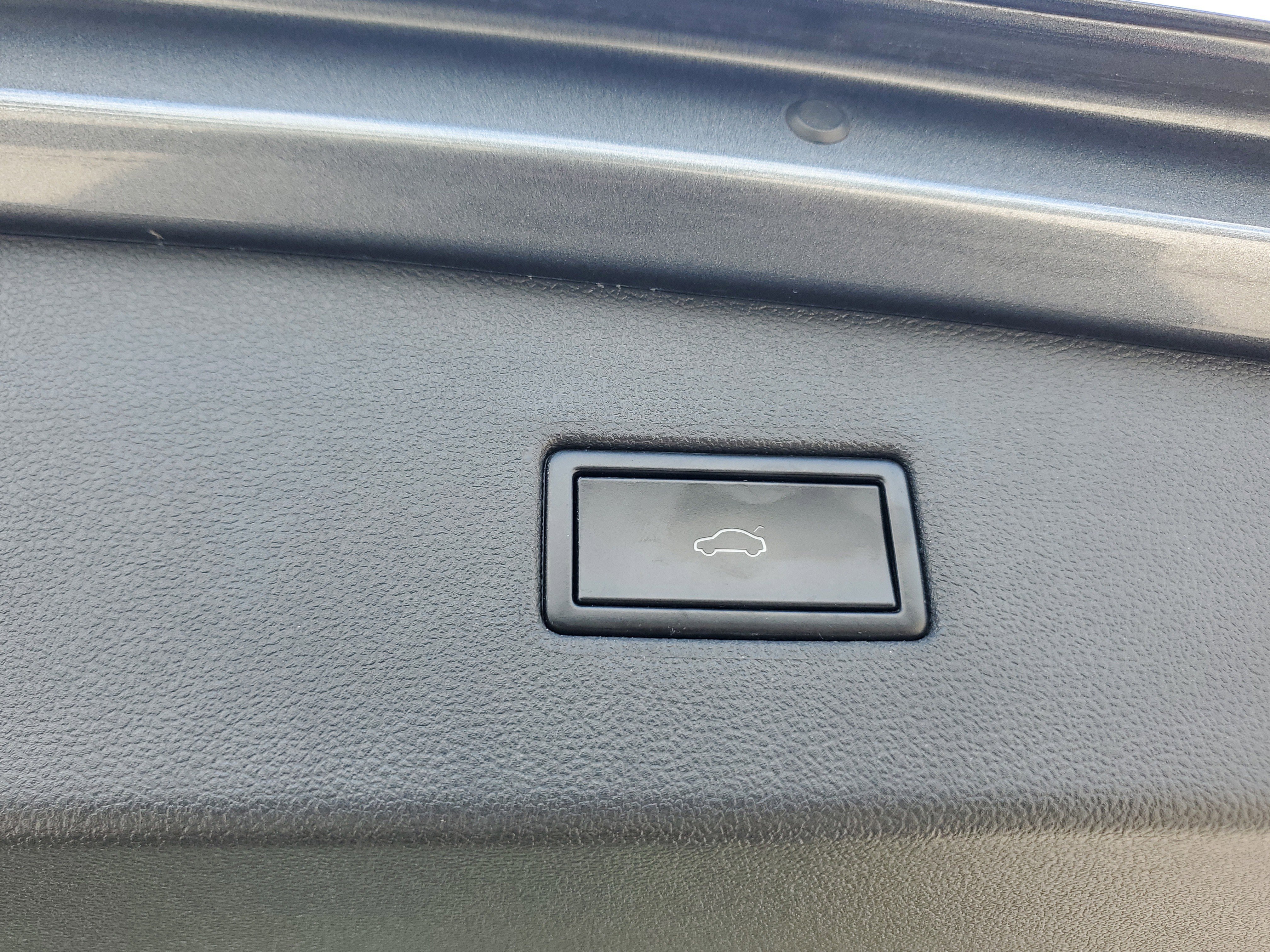 Used 2019 Volkswagen Tiguan SEL image 17