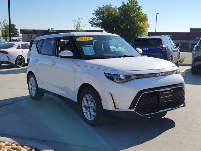 Certified 2025 Kia Soul LX w/ LX Technology Package FWD image 7
