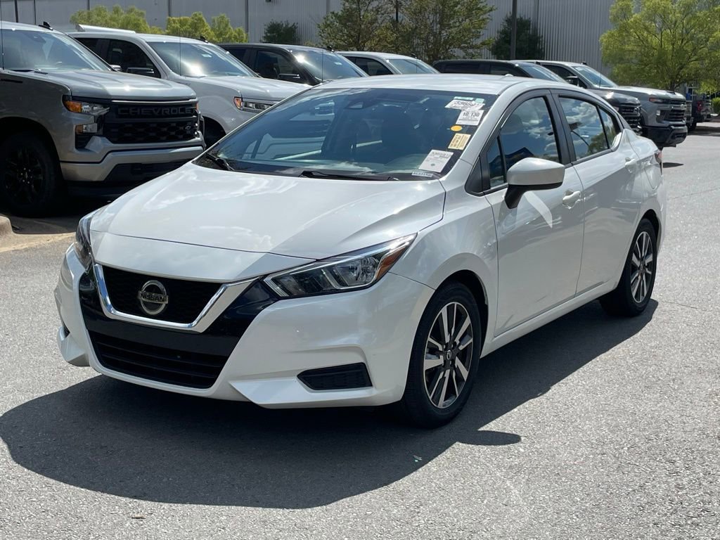 Used 2022 Nissan Versa SV image 3