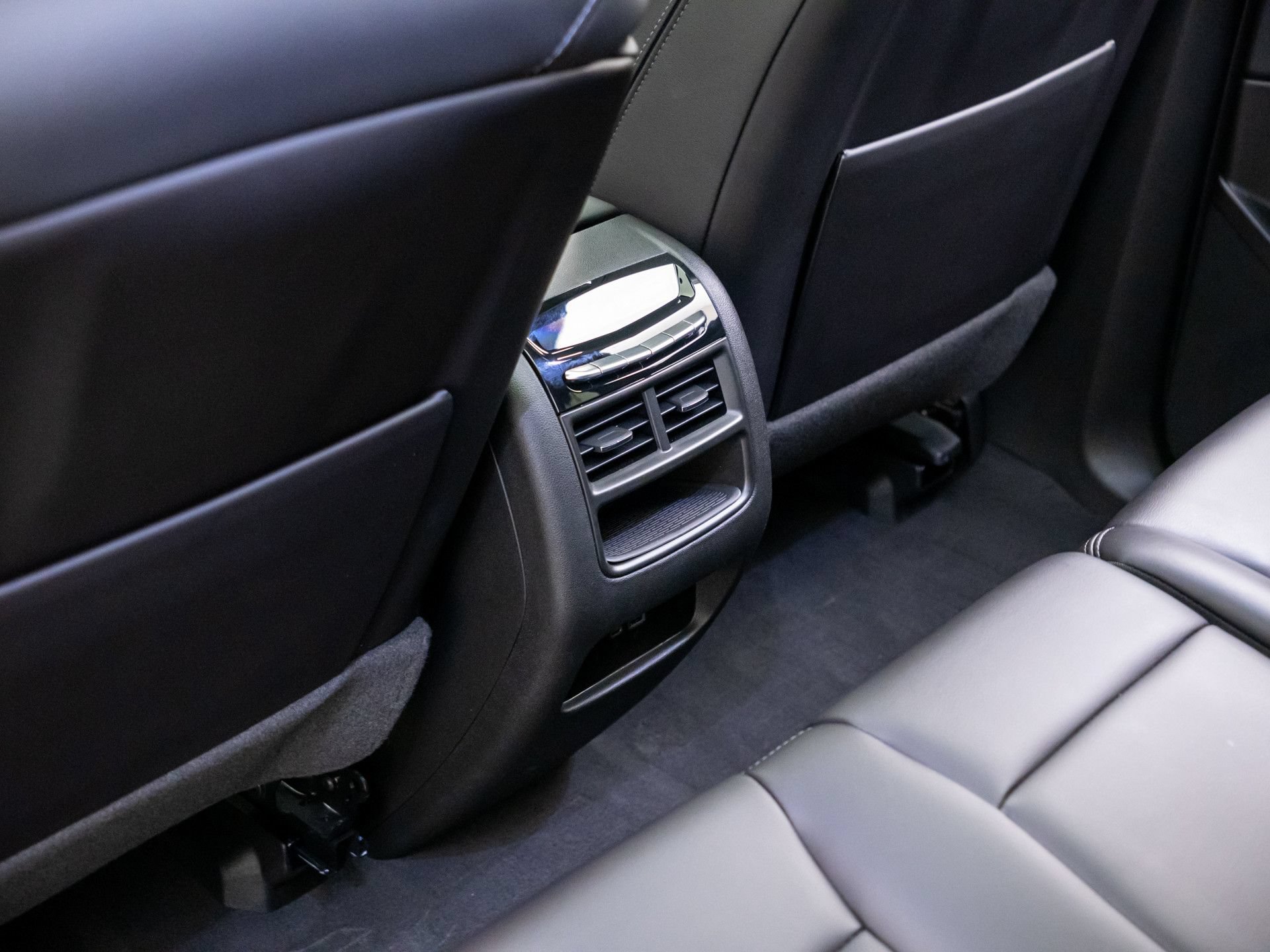 Certified 2026 Cadillac XT5 Sportv w/ LPO, Floor Liner Package AWD/4WD image 20