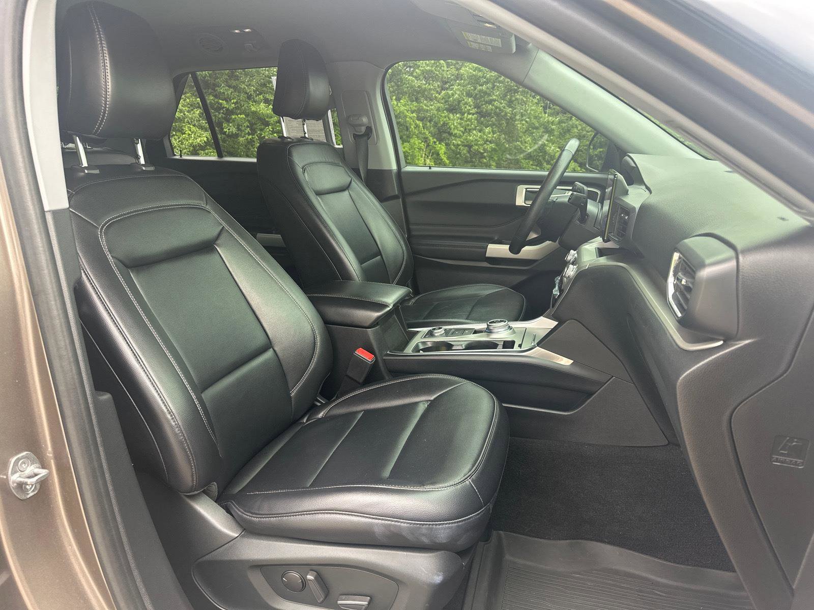 Used 2021 Ford Explorer XLT w/ Equipment Group 202A image 22