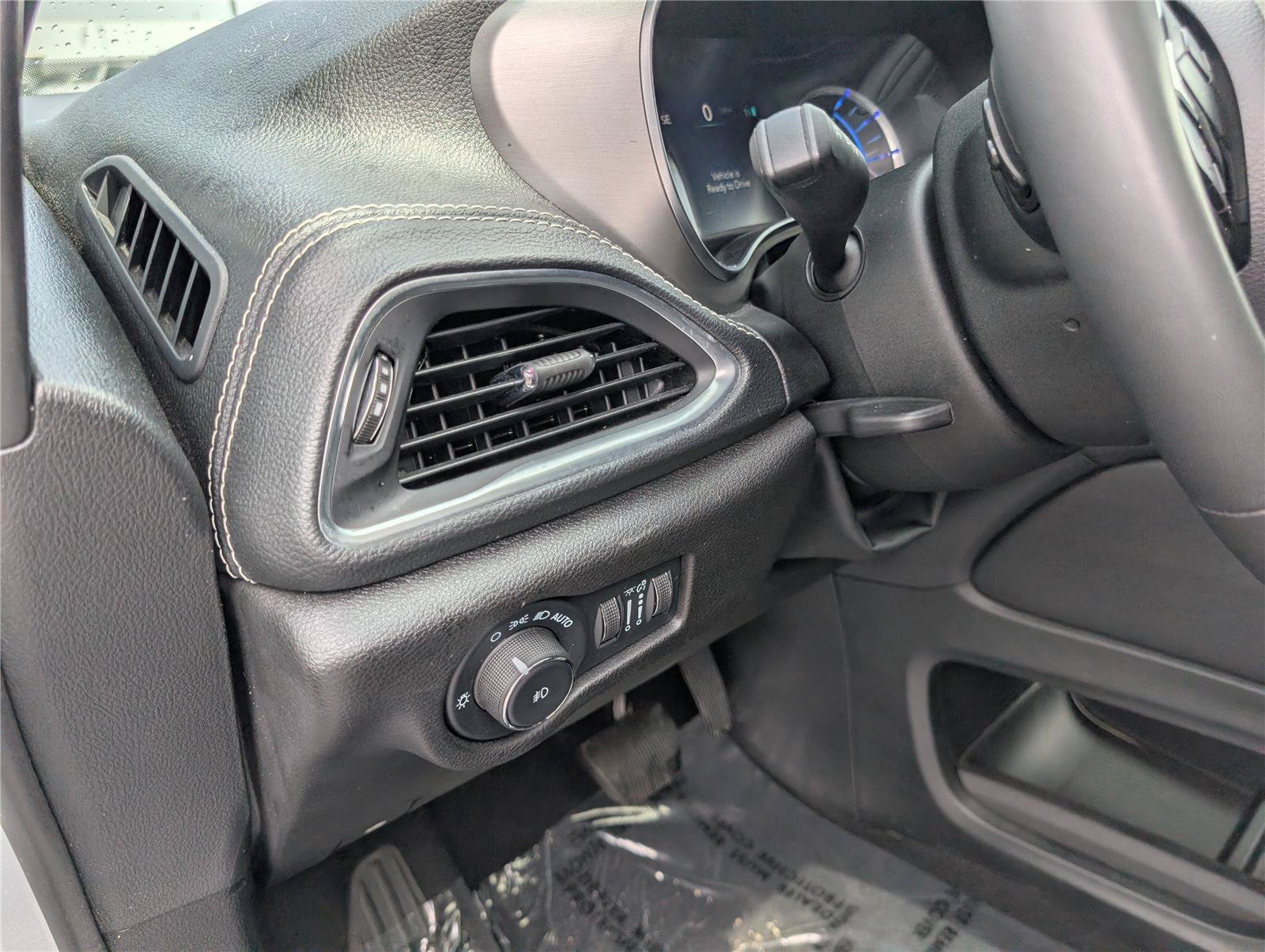 Used 2023 Chrysler Pacifica Limited w/ Uconnect Theater Family Group FWD image 27