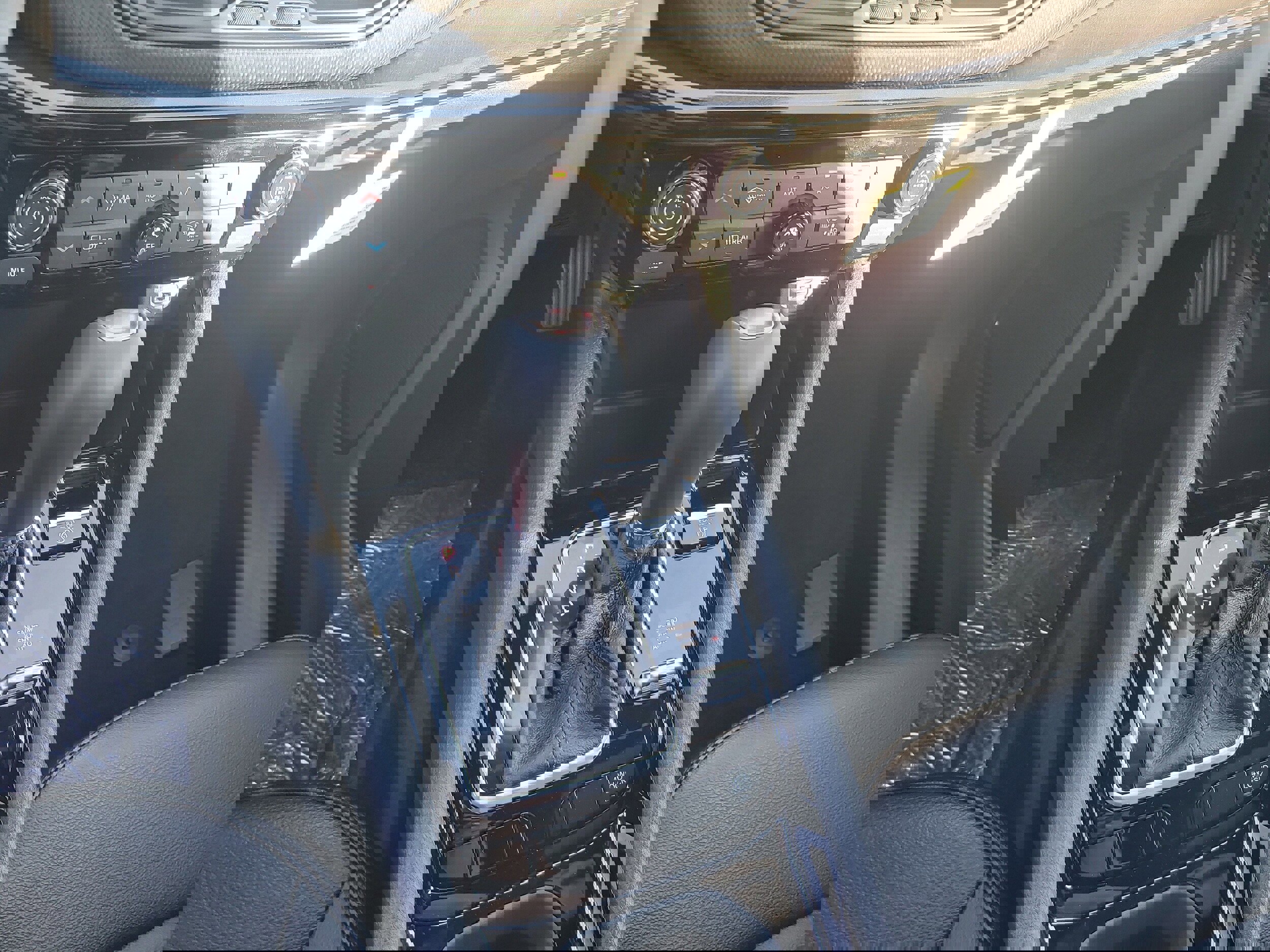 New 2026 Jeep Compass Limited image 18