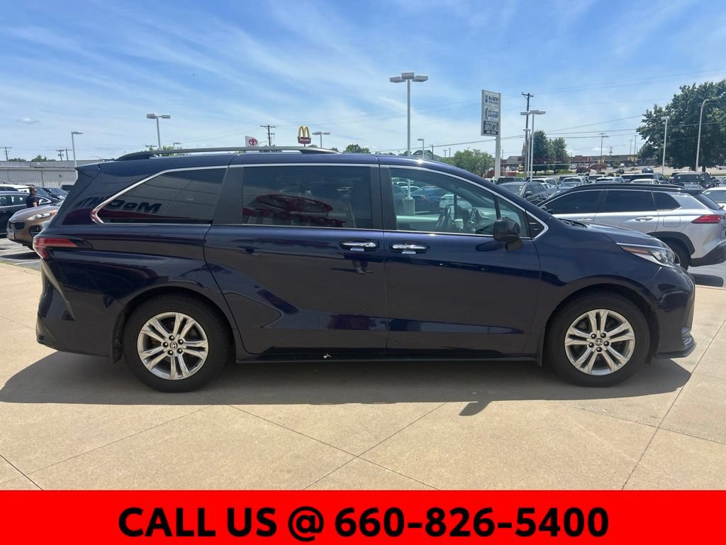 Used 2023 Toyota Sienna LE AWD/4WD image 5