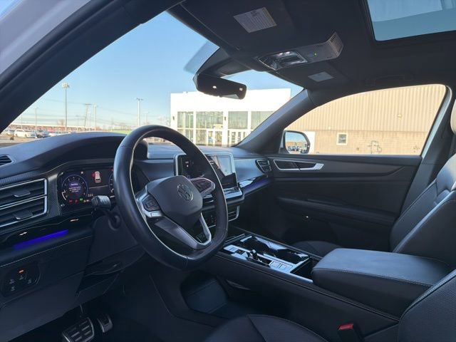 Used 2024 Volkswagen Atlas Cross Sport SEL R-Line image 17