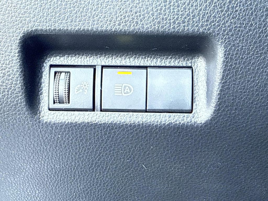 Used 2025 Toyota RAV4 LE image 41