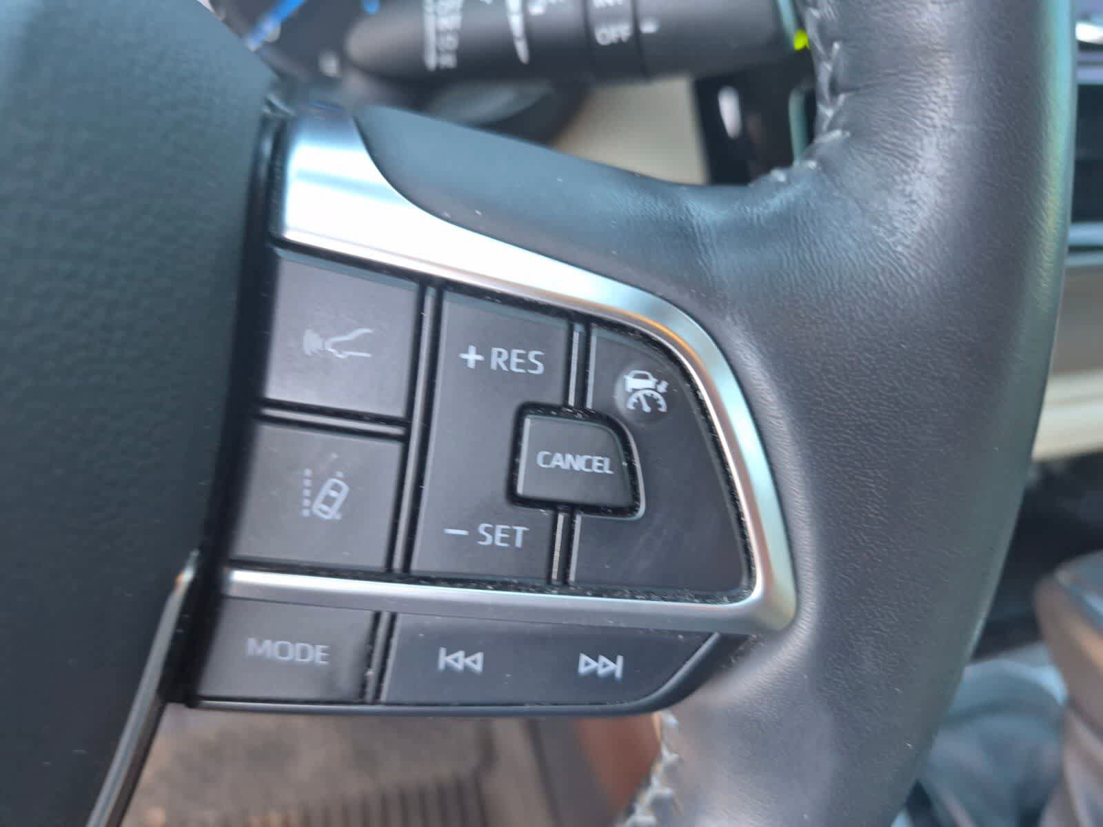 Used 2021 Toyota Highlander Limited FWD image 16