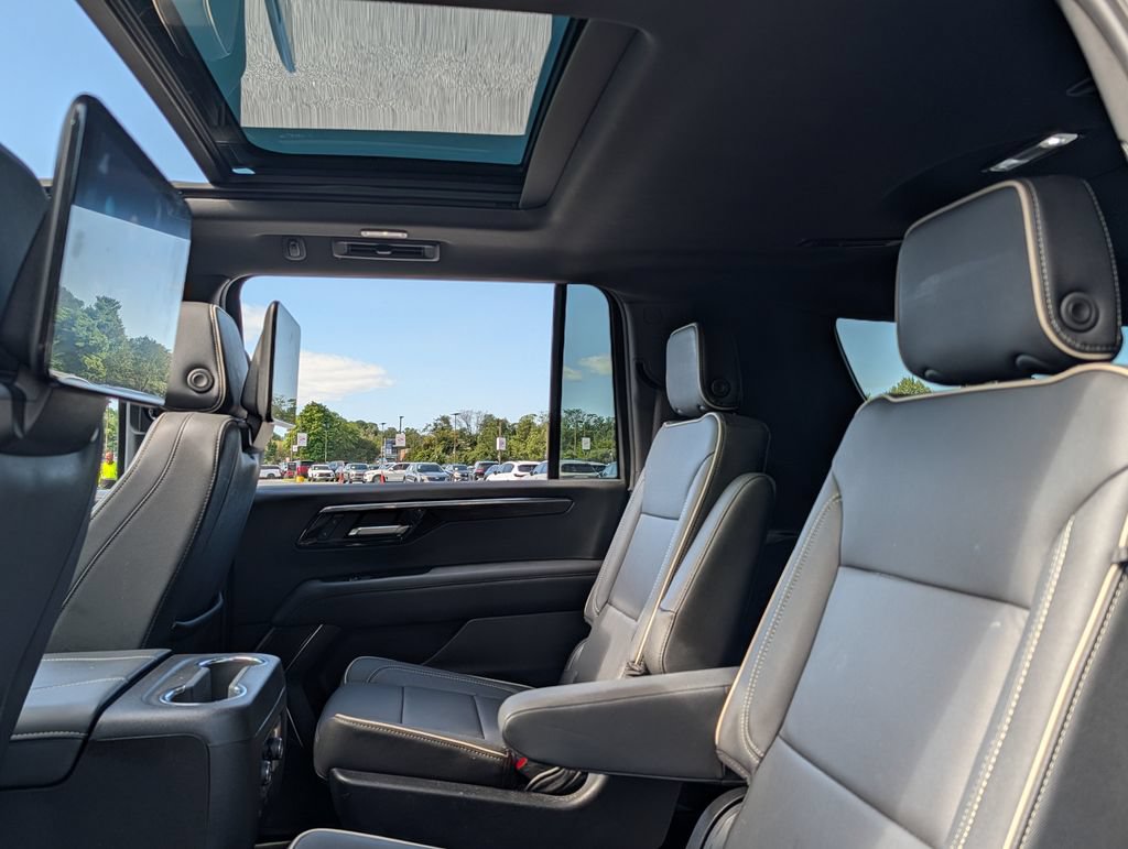 Used 2025 Chevrolet Suburban Premier AWD/4WD image 11