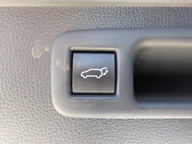 Used 2022 Toyota Highlander XLE AWD/4WD image 28