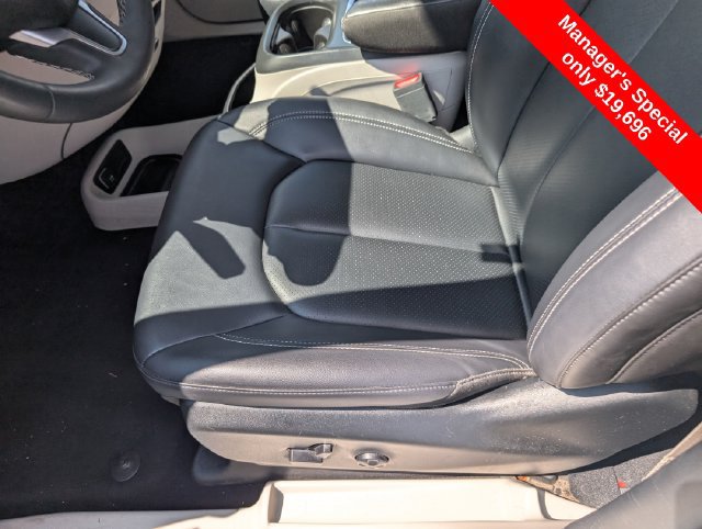 Used 2024 Chrysler Pacifica Touring-L FWD image 17