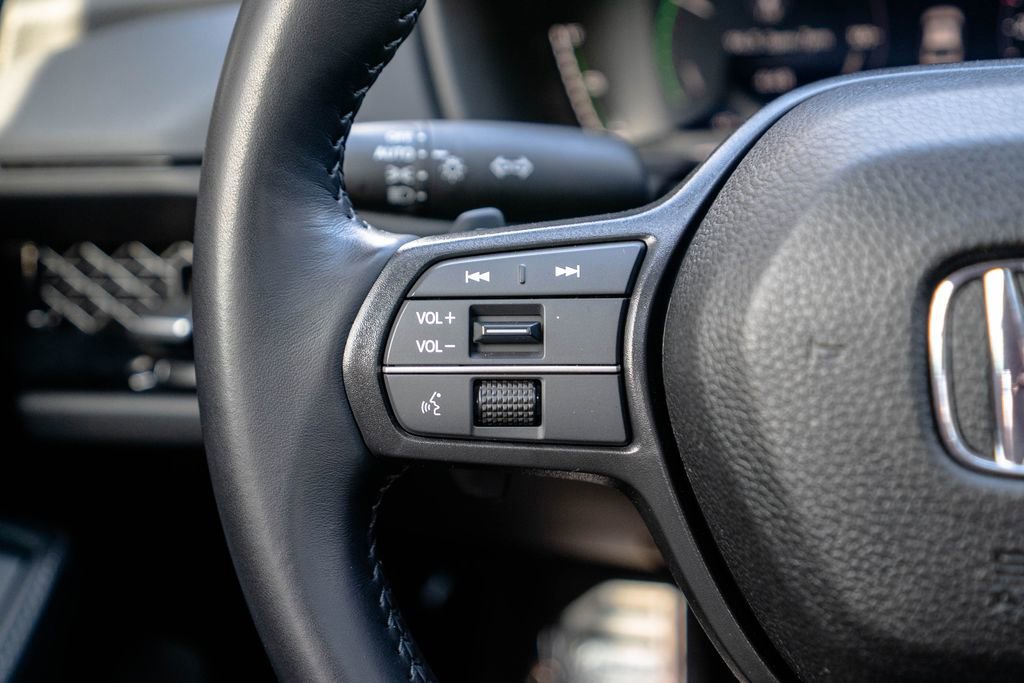 Used 2025 Honda Accord Sport image 16