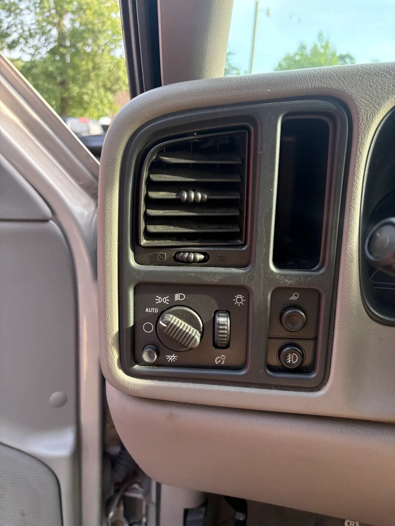 Used 2004 Chevrolet Silverado 1500 LT w/ Light Duty Power Package RWD image 27