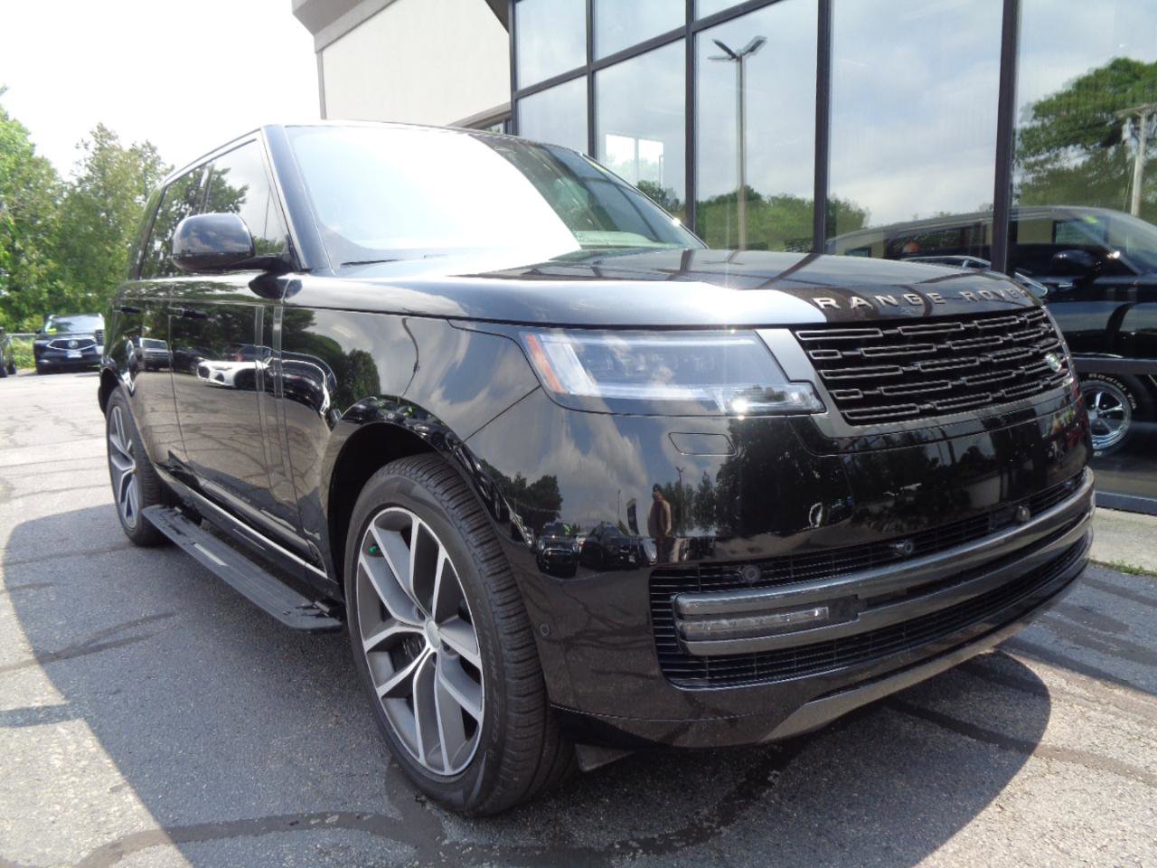 Used 2024 Land Rover Range Rover SE image 3