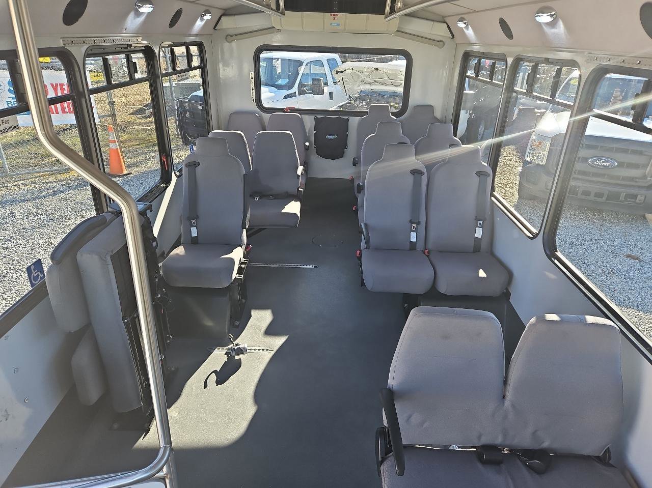 Used 2015 Chevrolet Express 4500 w/ Shuttle Bus Package RWD image 21