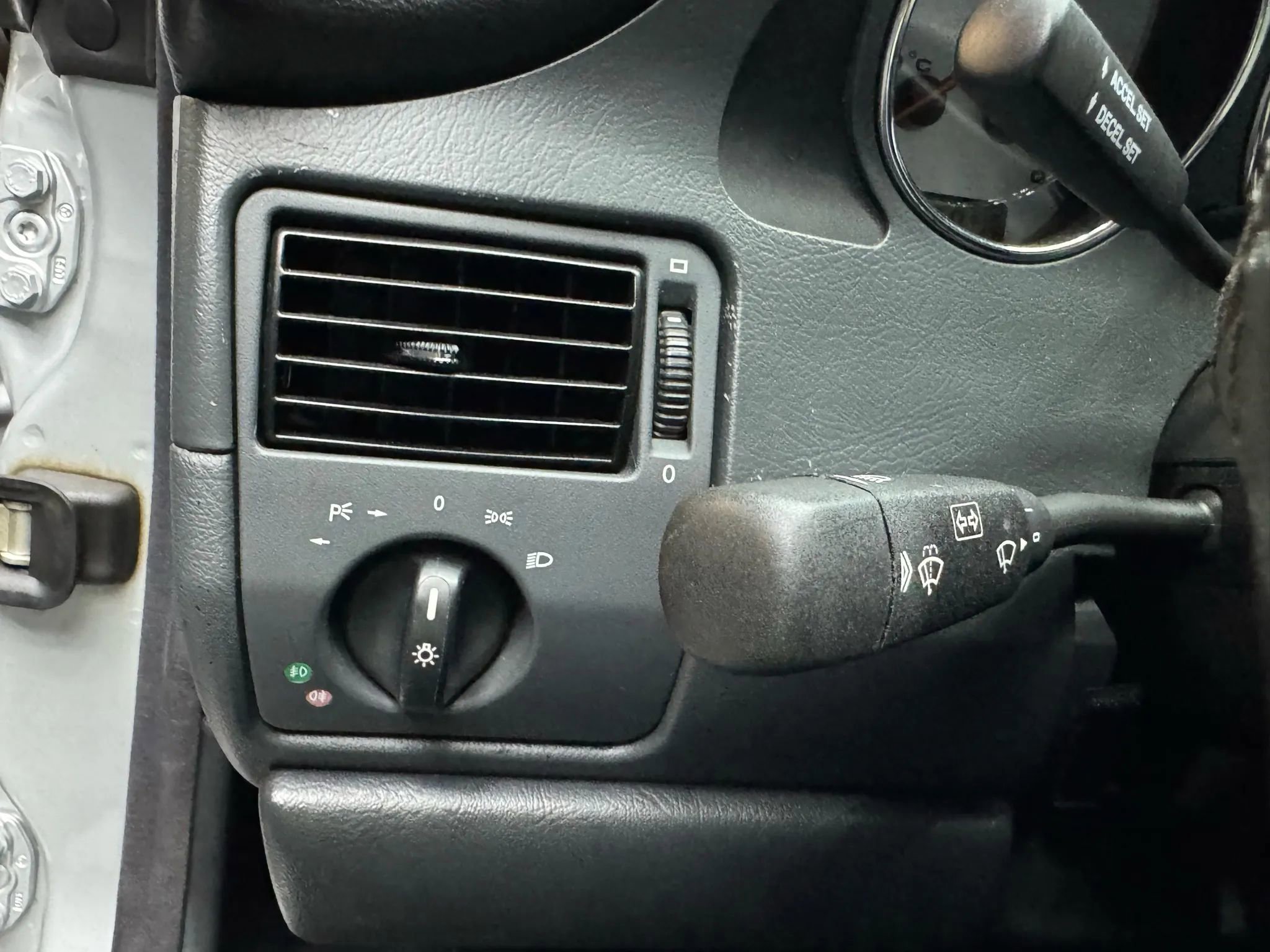 Used 2002 Mercedes-Benz SLK 32 AMG image 28