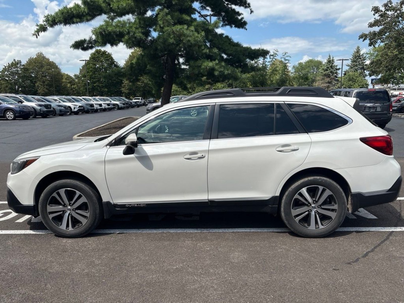 Used 2019 Subaru Outback 2.5i Limited w/ Popular Package #2 AWD/4WD image 2