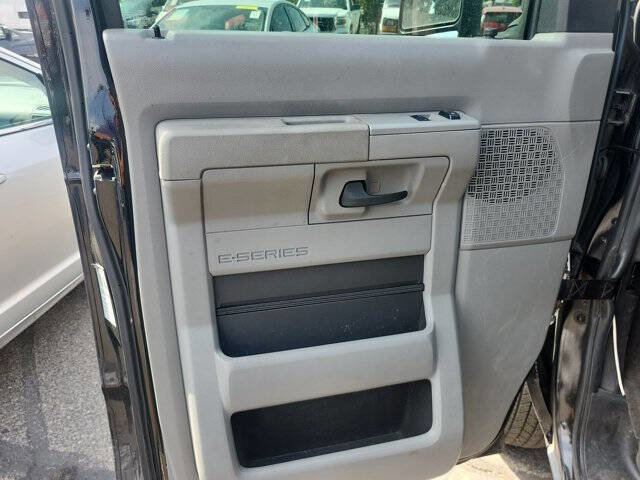 Used 2014 Ford E-150 and Econoline 150 w/ Power Group image 17