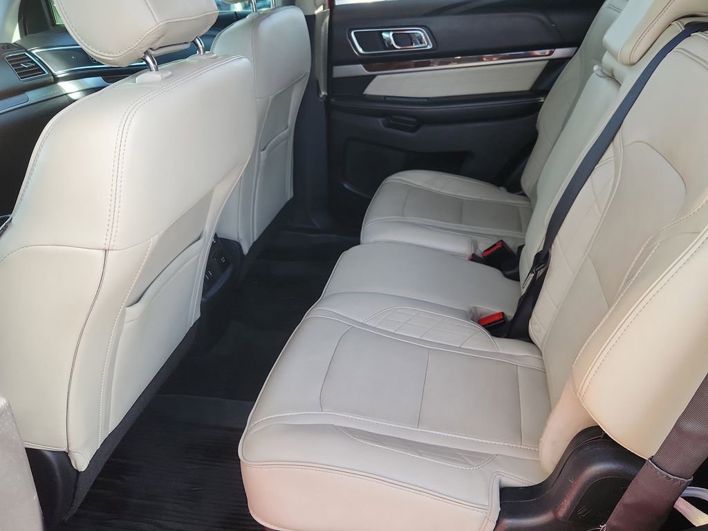 Used 2017 Ford Explorer Platinum image 10