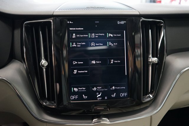 Used 2019 Volvo XC60 T5 Momentum w/ Multimedia Package image 39