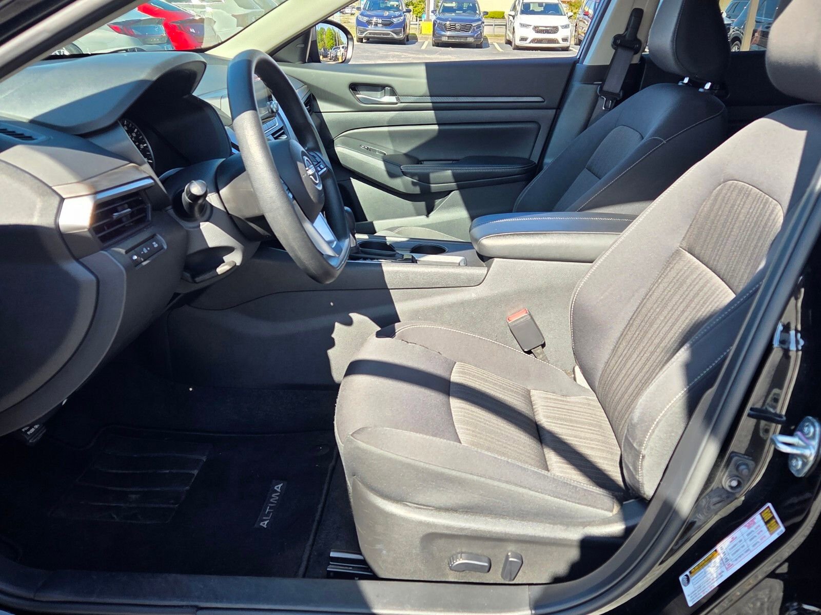 Used 2025 Nissan Altima 2.5 SV image 5