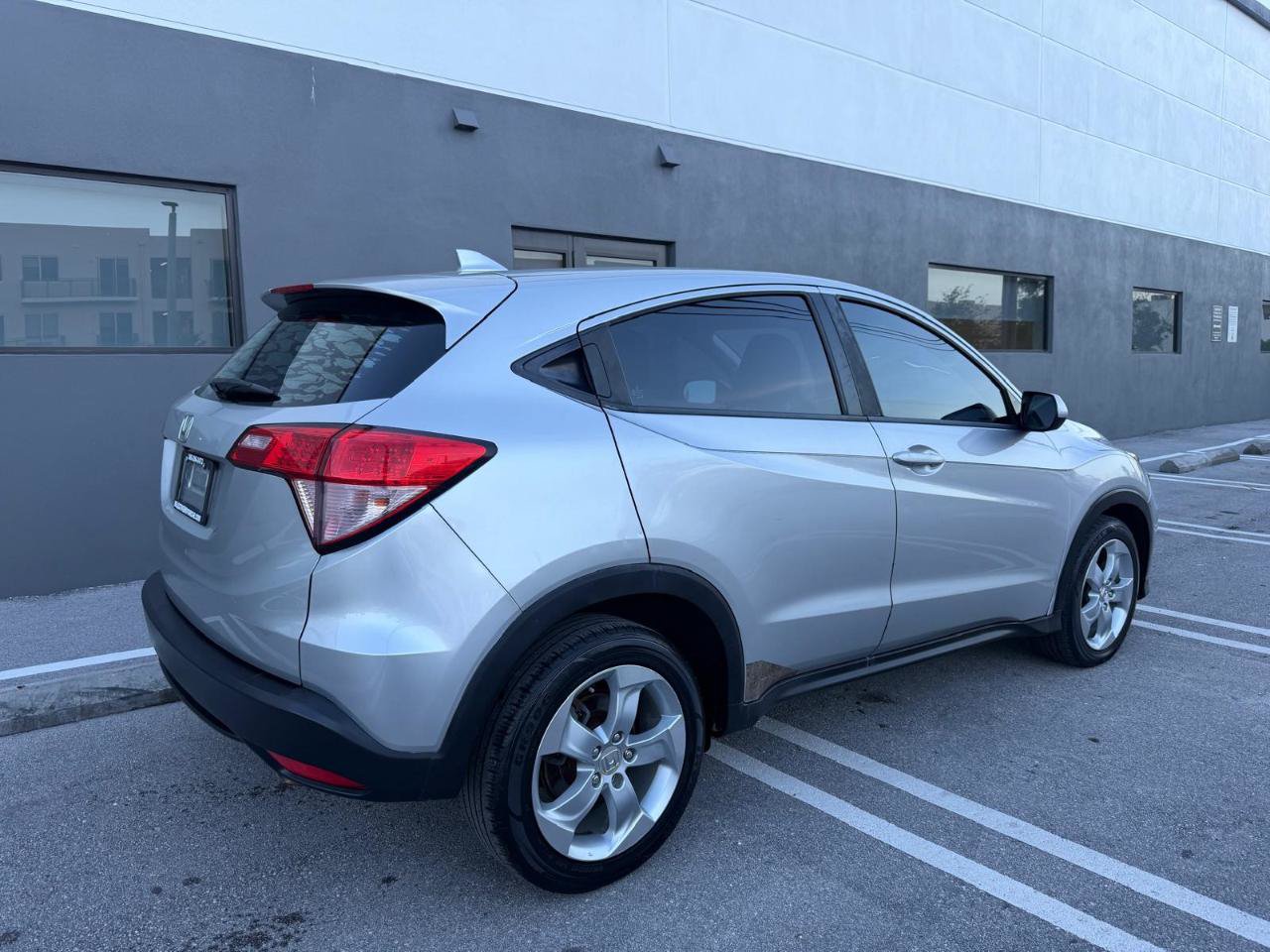 Used 2016 Honda HR-V LX image 8