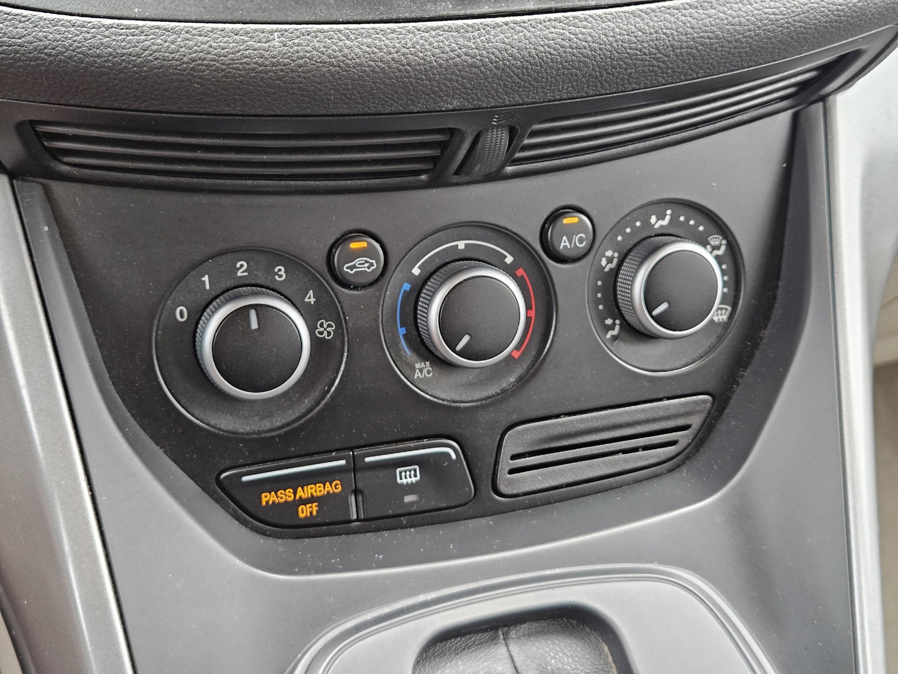 Used 2016 Ford Escape SE FWD image 18