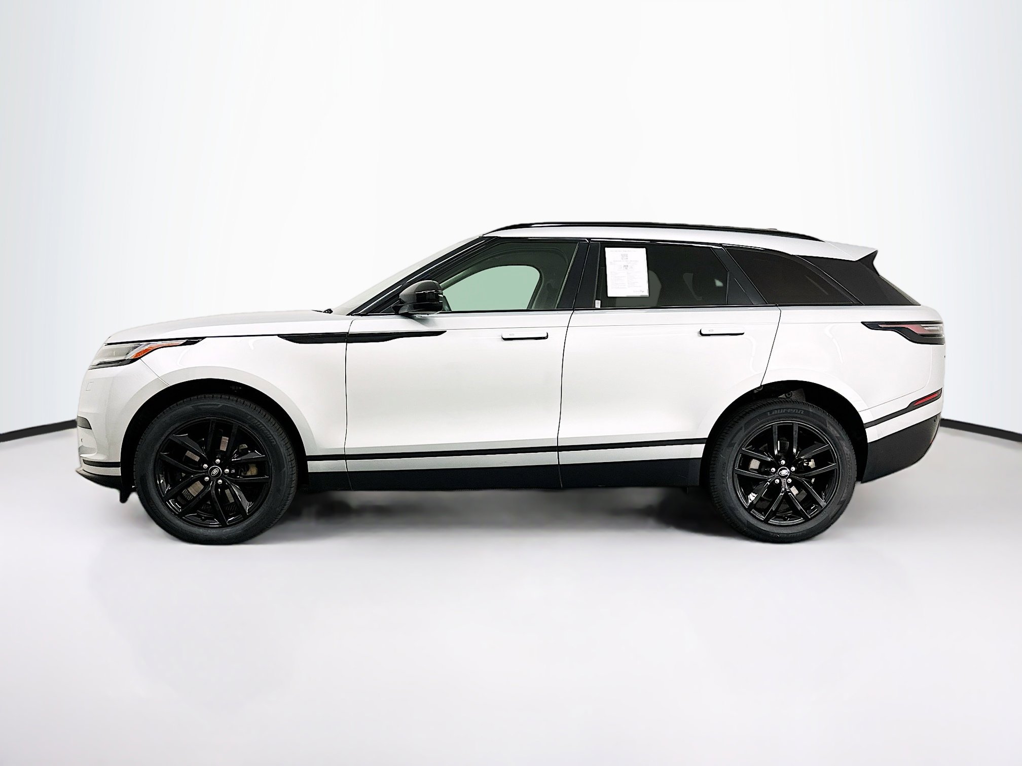 Used 2024 Land Rover Range Rover Velar S image 4