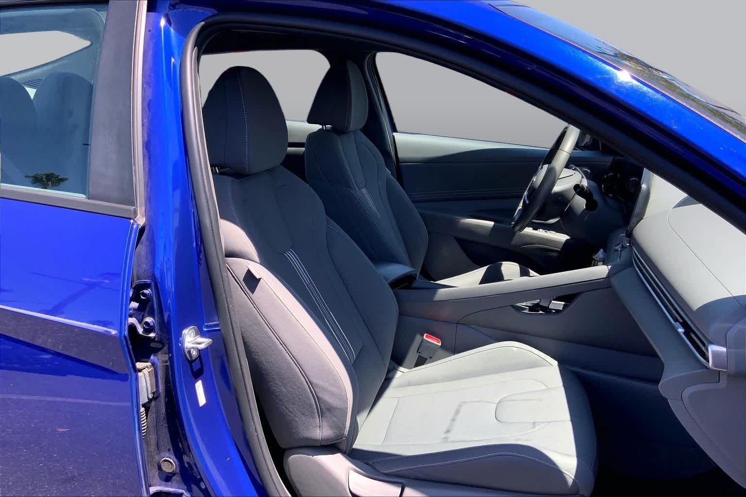 Used 2023 Hyundai Elantra SEL w/ Convenience Package FWD image 8