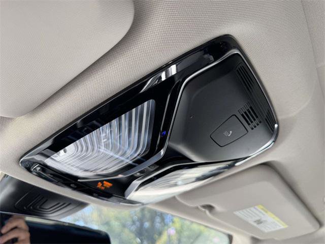 Used 2022 BMW X7 xDrive40i w/ Parking Assistance Package image 28