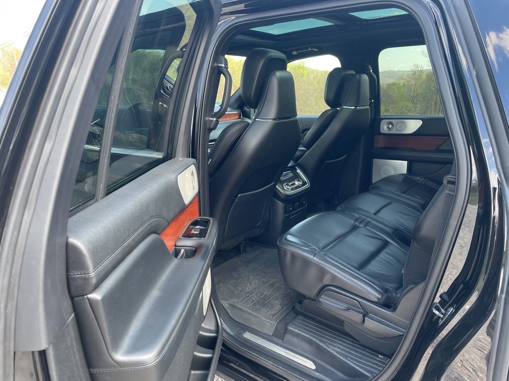 Used 2018 Lincoln Navigator L Reserve w/ Technology Package AWD/4WD image 11