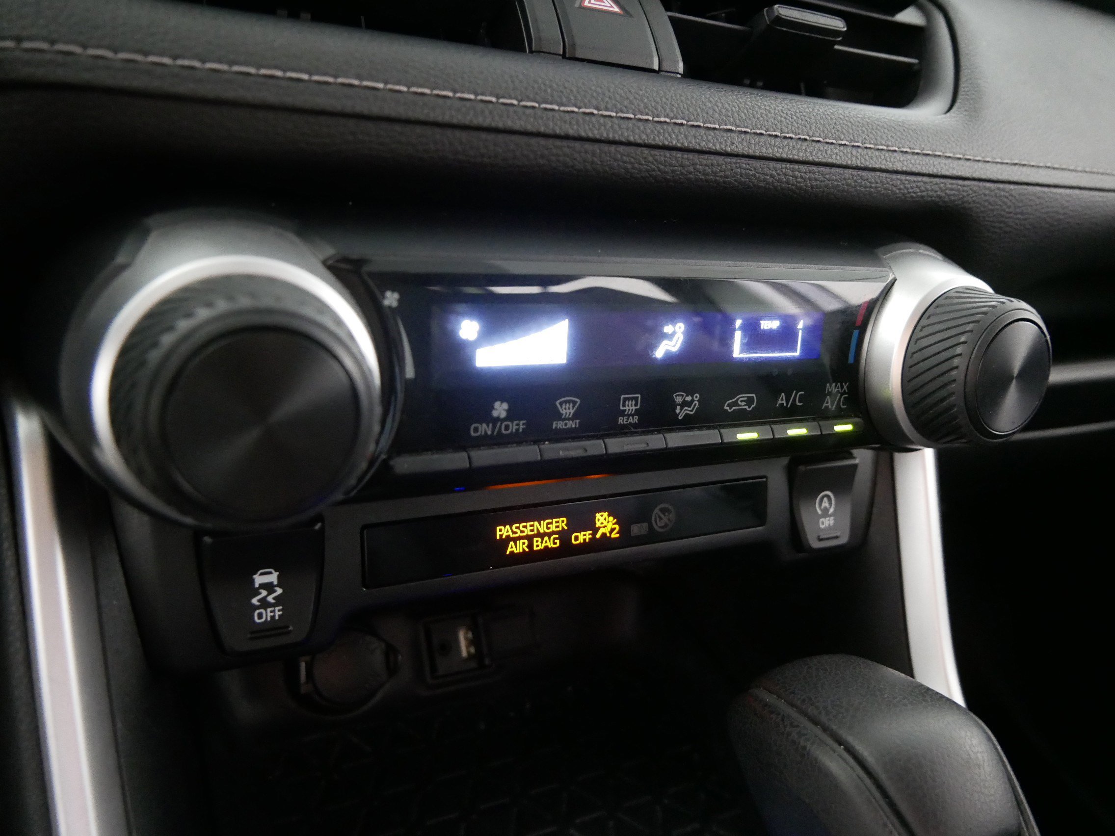 Used 2019 Toyota RAV4 LE w/ All Weather Liner Package AWD/4WD image 23
