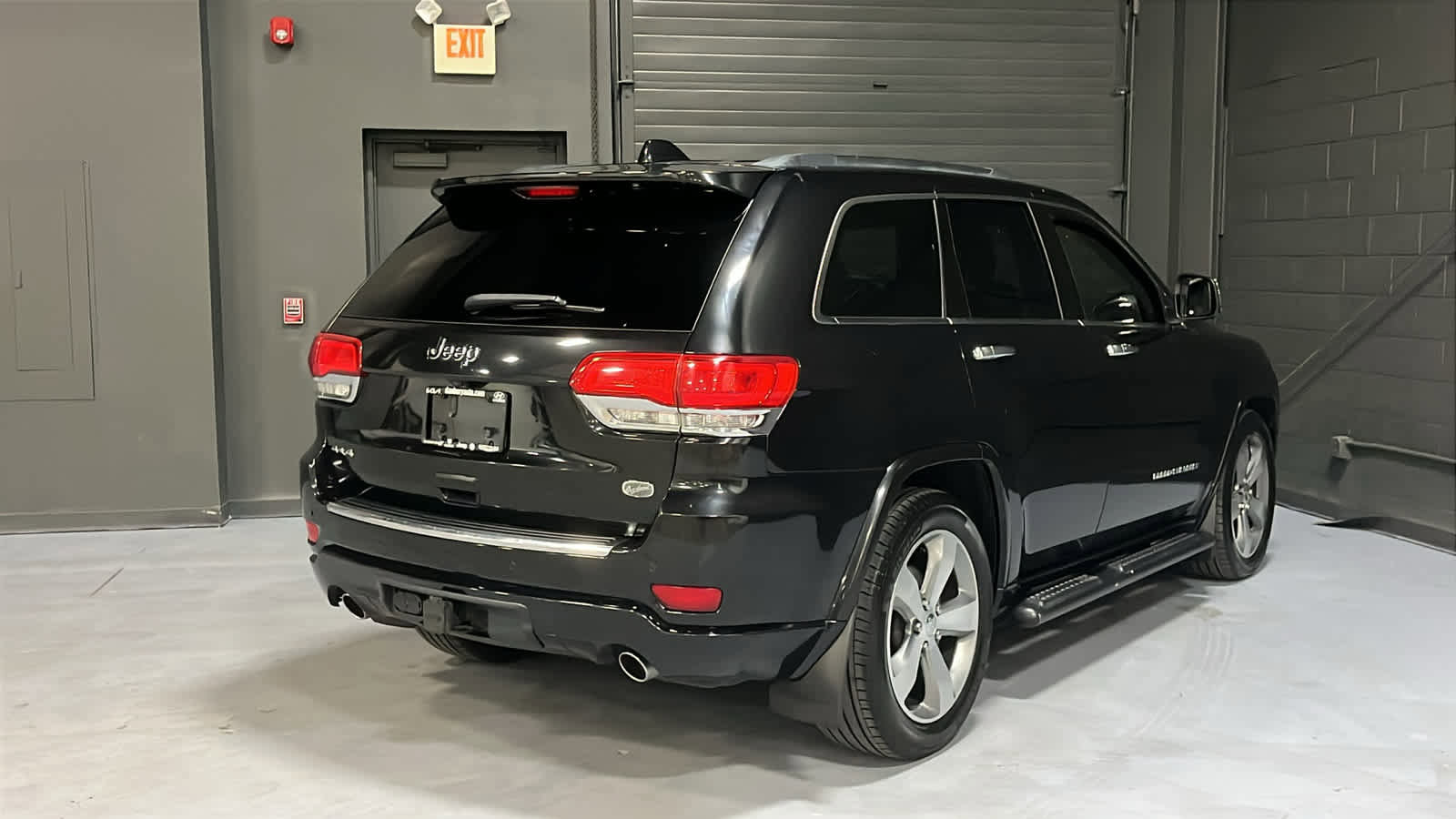 Used 2016 Jeep Grand Cherokee Overland AWD/4WD image 4