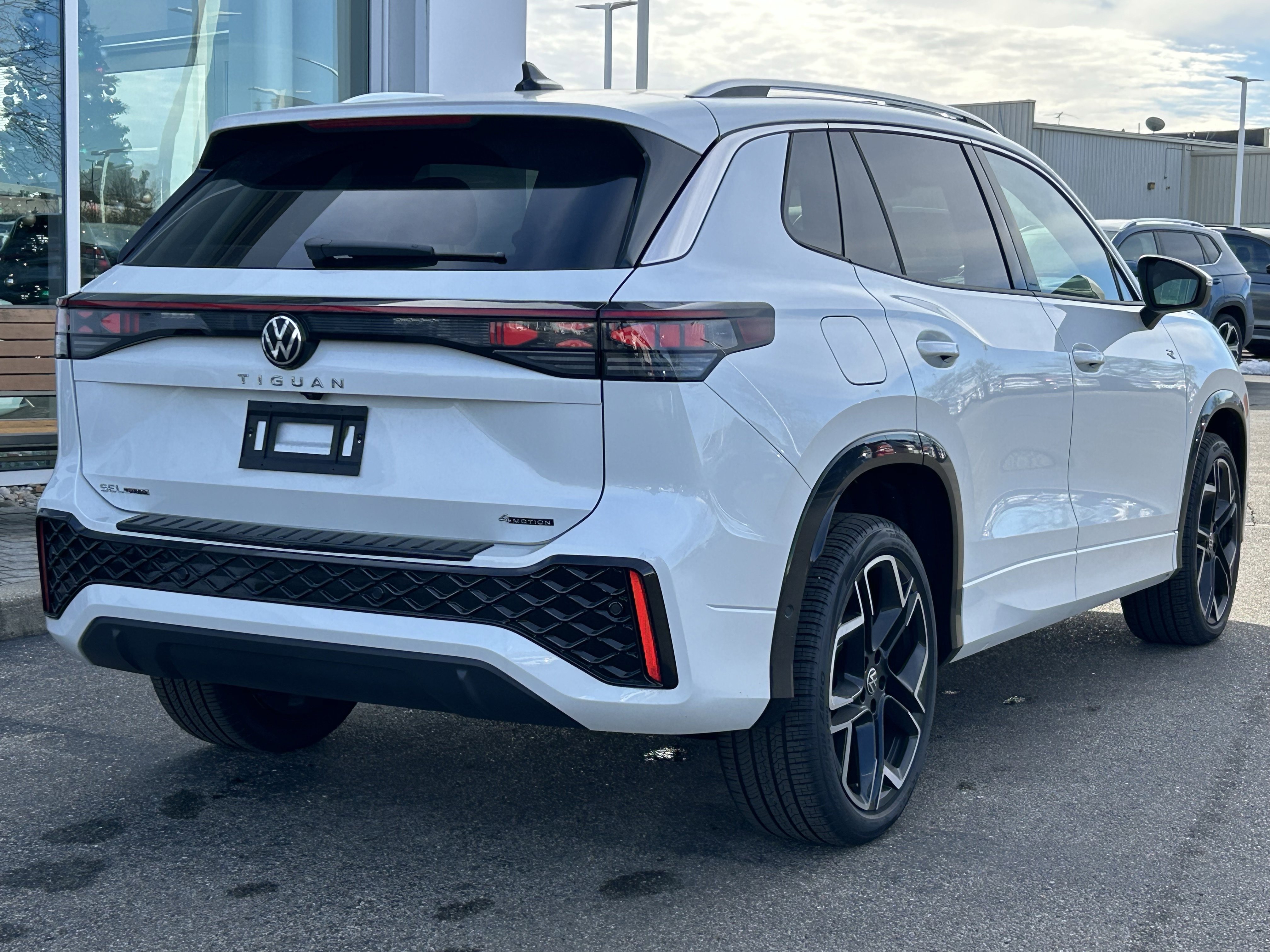 New 2026 Volkswagen Tiguan SEL R-Line image 7