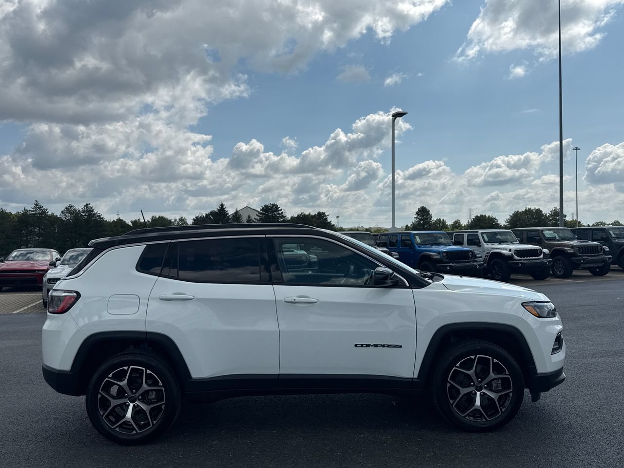 Certified 2025 Jeep Compass Limited AWD/4WD image 3